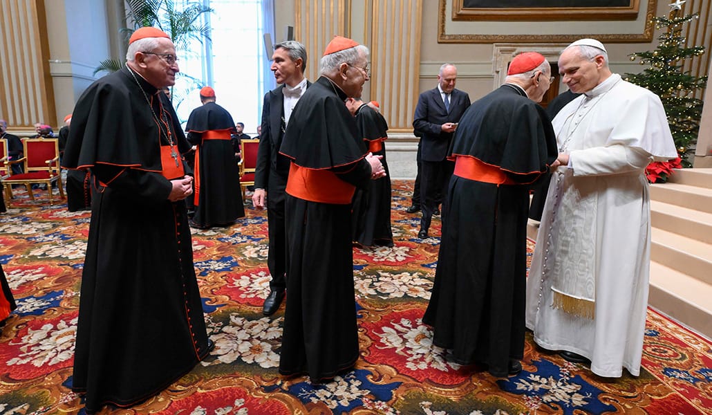 Papa pone fin a recortes económicos que rebajaban sueldo a Cardenales