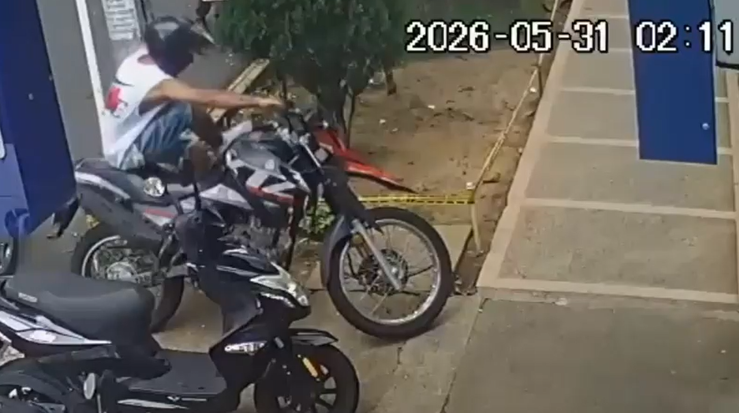 VIDEO |así ‘cazaba’ motos estacionadas: cayó señalado de cometer al menos 20 hurtos en Bucaramanga