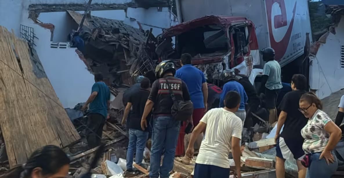 Dos muertos y once heridos en violento accidente en Puerta Grande, Girón