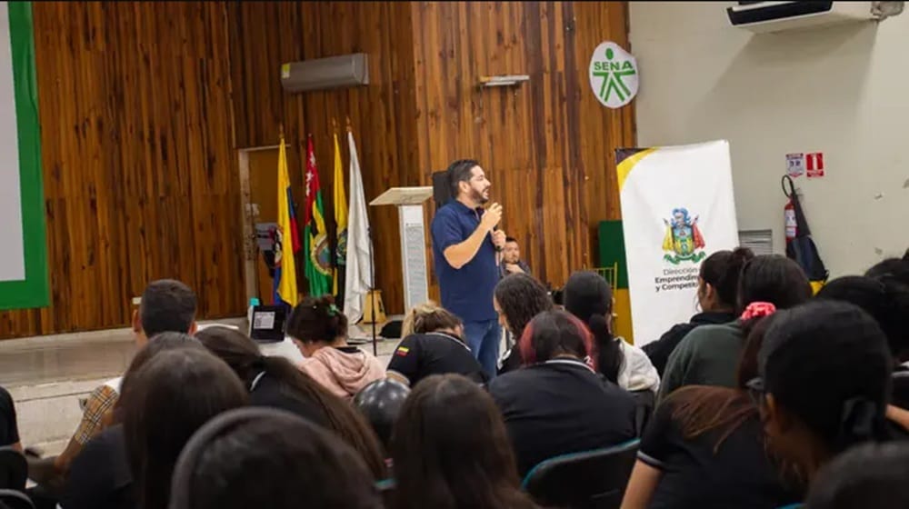 Peligros detrás de las pantallas son expuestos en Contigo Conectados en Barrancabermeja