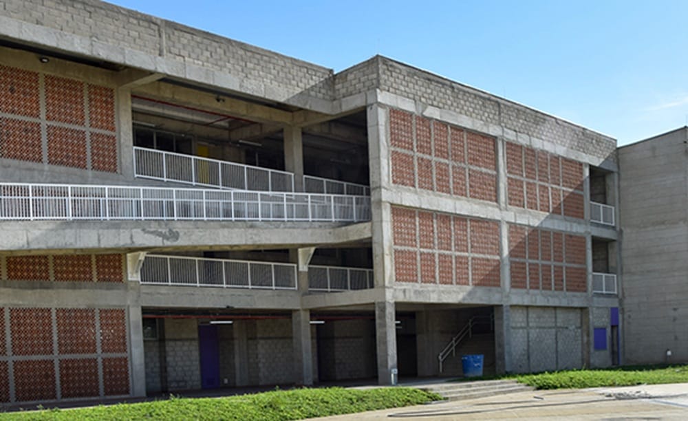 Instituto Villas de San Ignacio al norte de Bucaramanga está lleno de grietas