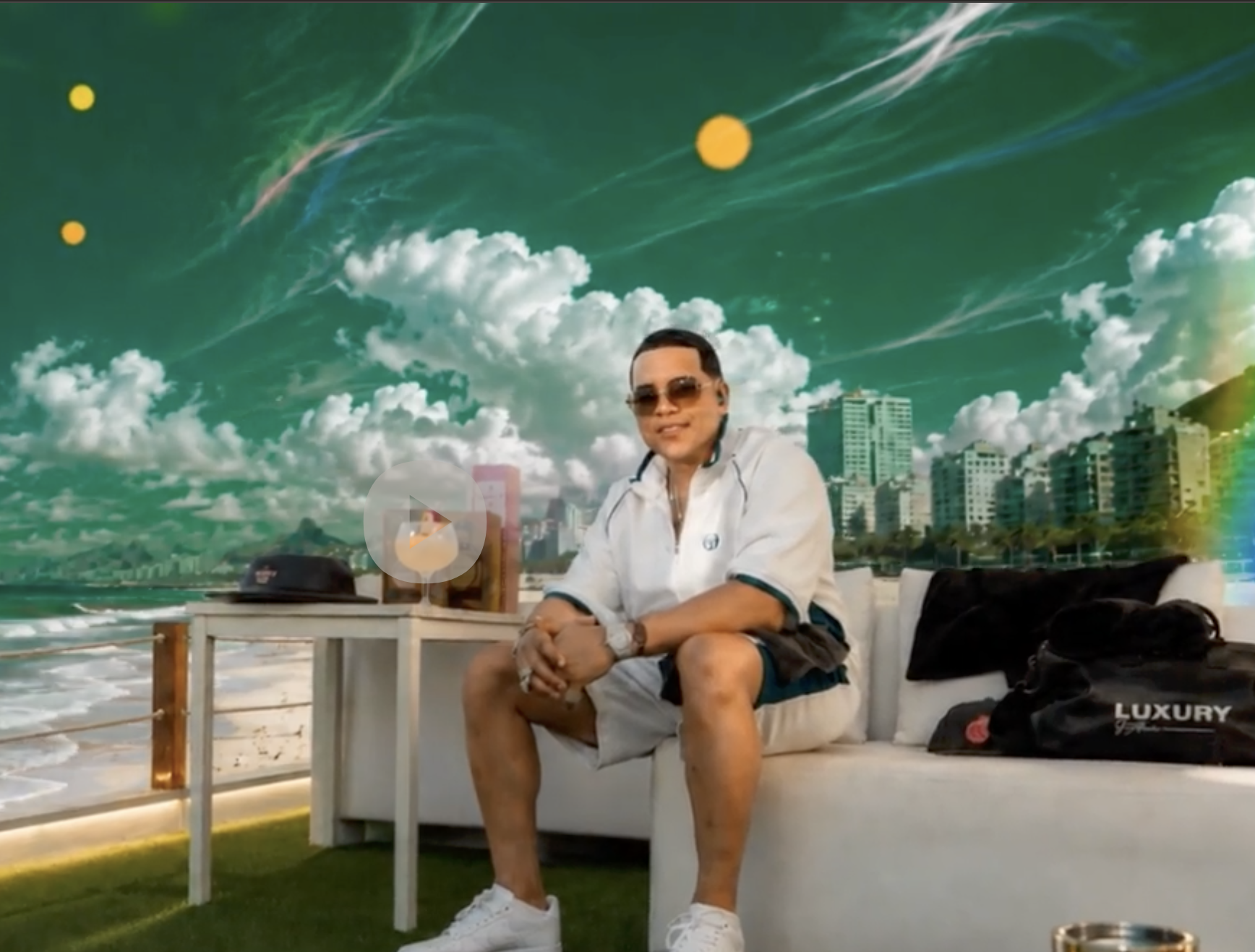 La saga continúa J Álvarez presenta “ANITTA”