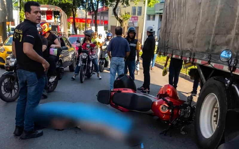 Motociclista murió tras ser arrollado por un camión en Bucaramanga