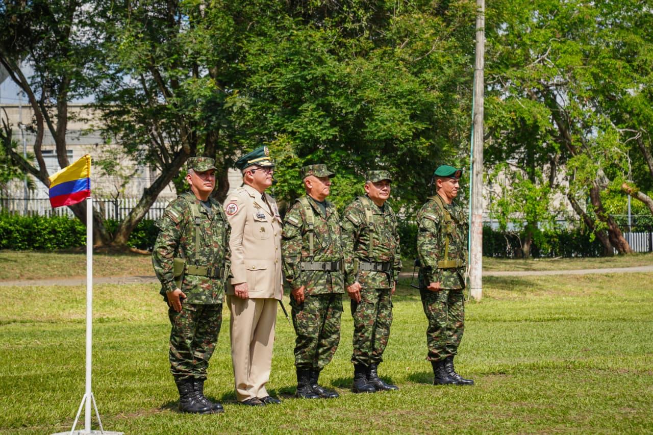 Desfile militar en la plaza de  armas de la Quinta Brigada Juramento al nuevo comandante  de la Segunda División del Ejército