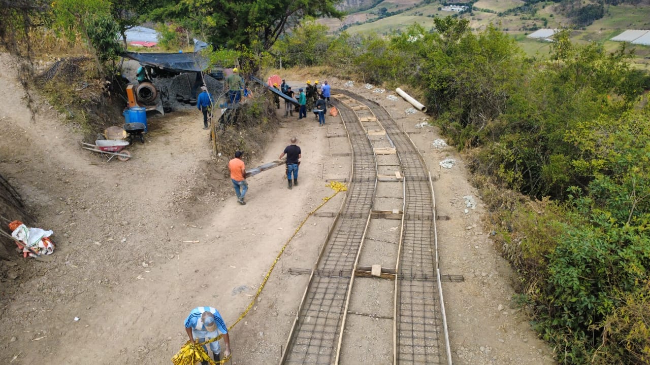 43 metros que cambian el camino de los campesinos de Suratá: Ingenieros Militares construyeron placa huella