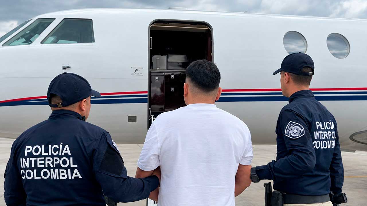 “Se acabó la Alcahuetería”, Abelardo tras firmar la extradición No. 119 de su gobierno