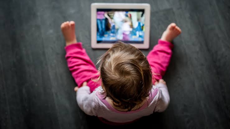 Pantallas bajo la lupa: las alertas sobre la salud mental de niños y adolescentes