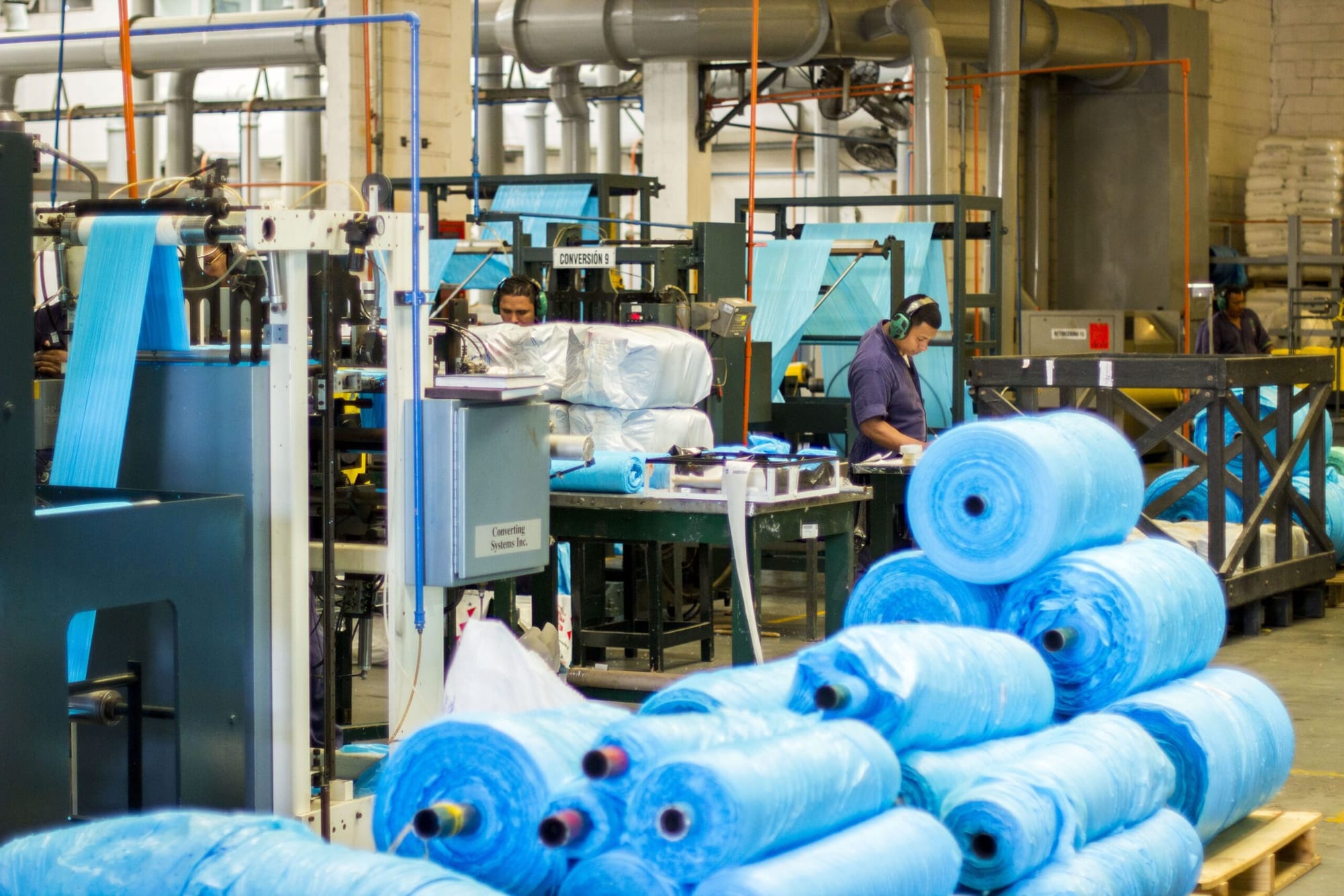 “Colombia necesita reglas claras para una transición sostenible que no destruya empleo en el sector del plástico”