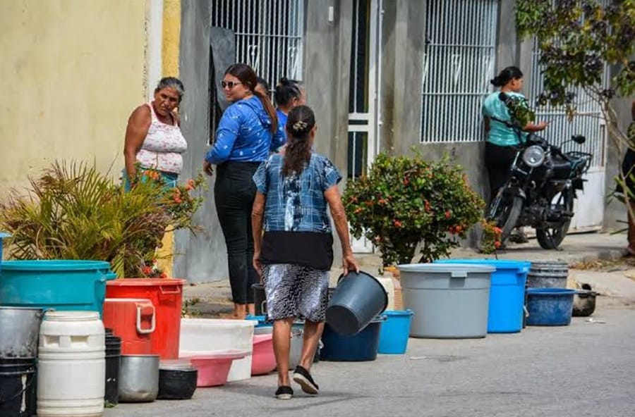 Barrancabermeja está rodeada de agua y se muere de sed