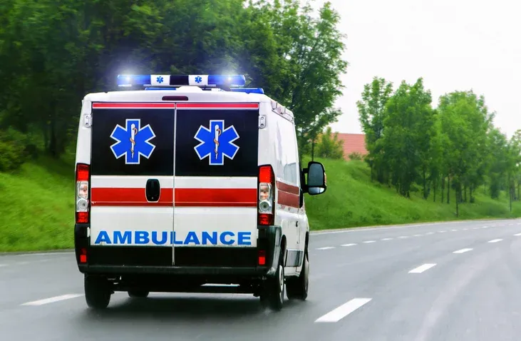 Familia pide traslado urgente para joven accidentado en Medellín