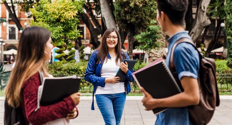 Santander abre convocatoria para 500 becas de educación superior