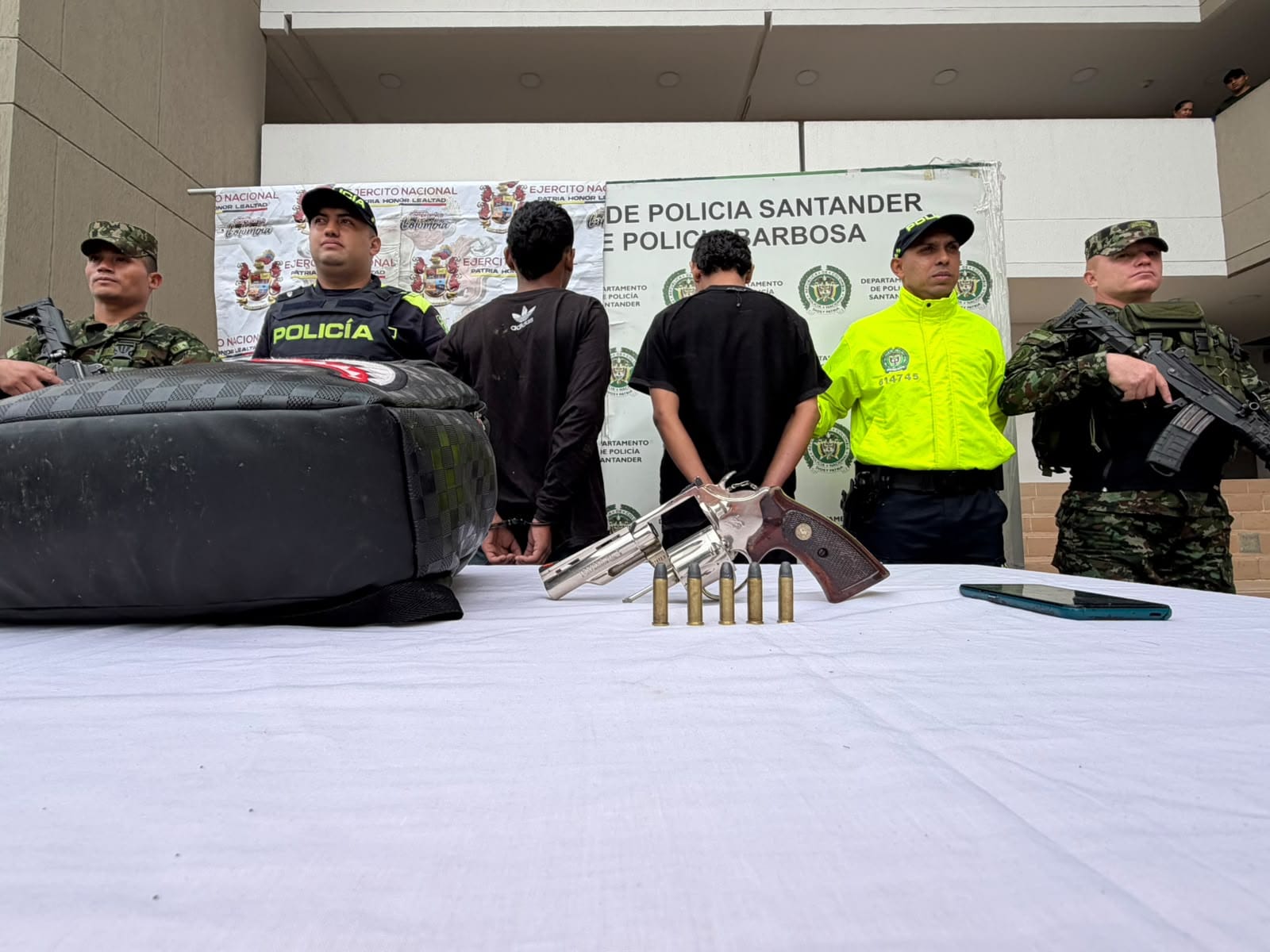 En menos de 12 horas cayeron los señalados de un doble homicidio en Barbosa