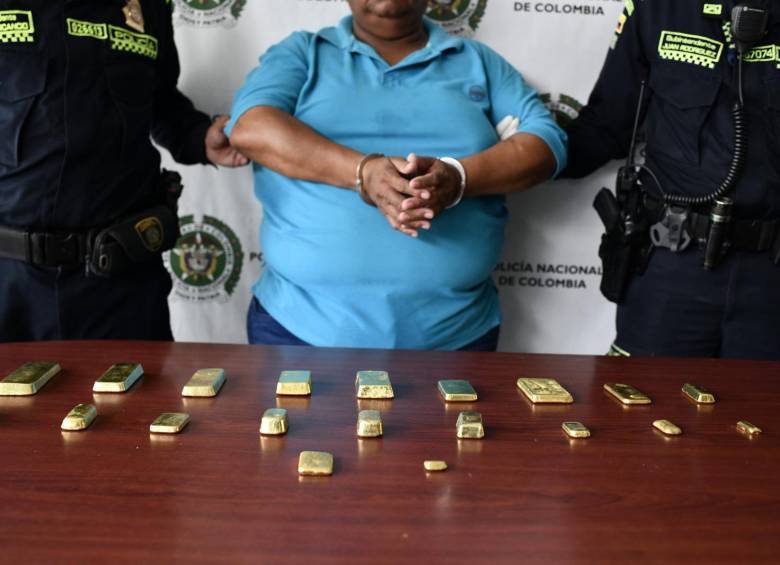 Intentó esconder 20 lingotes de oro en el aeropuerto y fue capturado imagen de la publicación