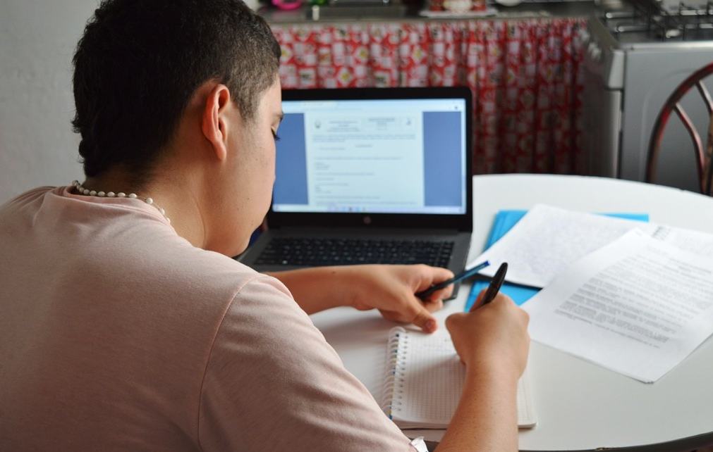 Más de 20 mil computadores recibirán los colegios oficiales imagen de la publicación