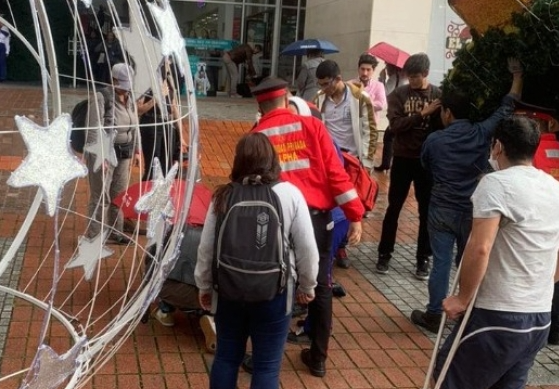 Decoración navideña cayó sobre adulta mayor y está en delicado estado de salud imagen de la publicación