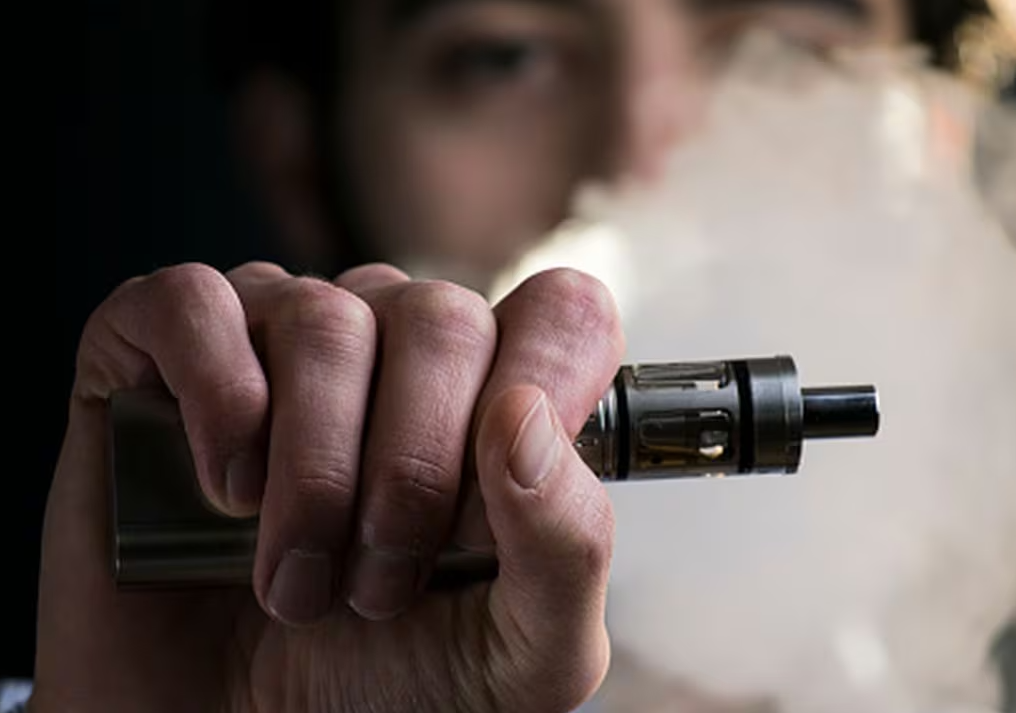Científicos dicen que se deben regular los cigarrillos electrónicos imagen de la publicación