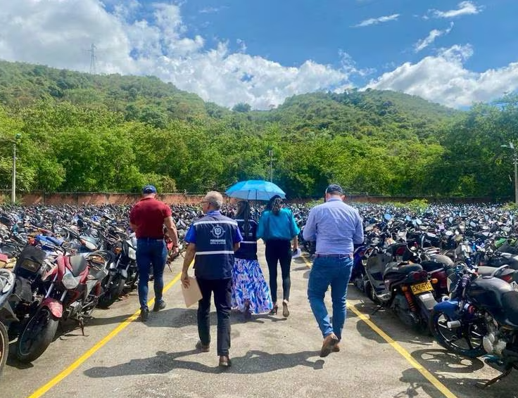 Procuraduría visitó patios de la Dirección de Tránsito de Bucaramanga imagen de la publicación