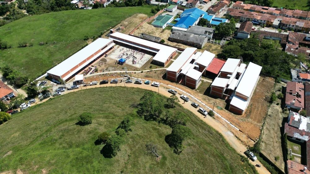 Santander avanza: Charalá inauguró dos colegios de última generación imagen de la publicación