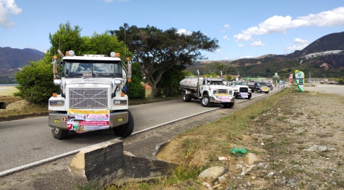 Por decreto que afecta a distribuidores de gasolina cerraron la vía Ocaña-Cúcuta imagen de la publicación