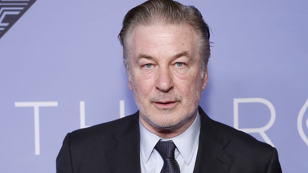 Actor Alec Baldwin enfrentará juicio por disparo accidental en Rust imagen de la publicación