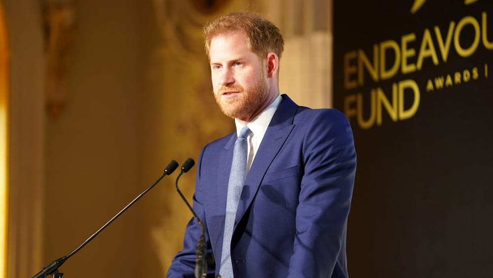 Príncipe Harry regresa al Reino Unido para apoyar al Rey Carlos III imagen de la publicación