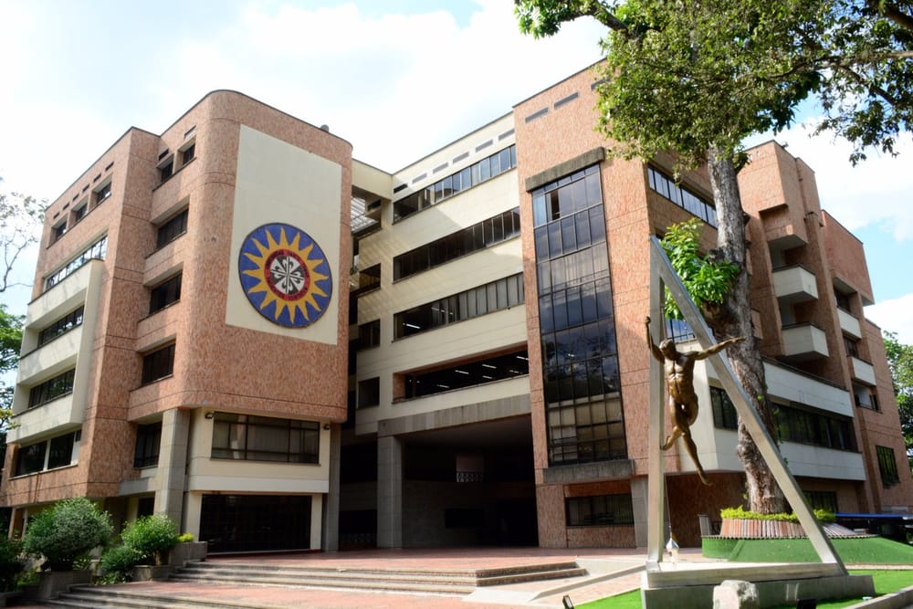 Stem Tour Colombia 2024 llega a Bucaramanga: Universidad Santo Tomás anfitriona principal imagen de la publicación