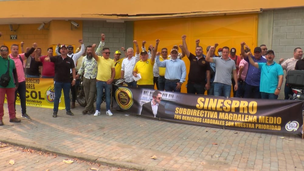 Escoltas protestan y exigen pagos y contratos dignos imagen de la publicación