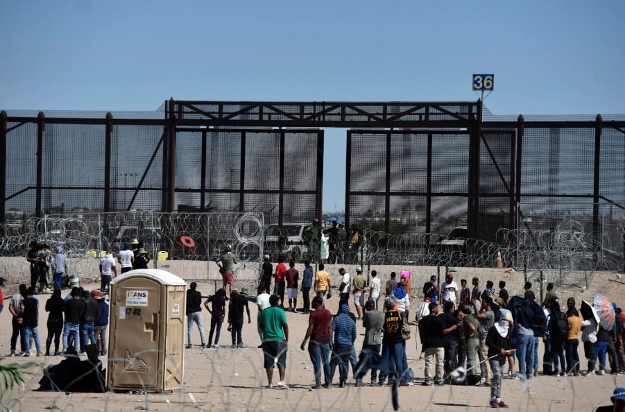 Corte de Apelaciones frena entrada en vigor de ley antimigrantes de Texas imagen de la publicación