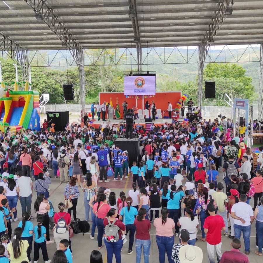 Policía de Santander celebró el Día del Niño en Charalá imagen de la publicación