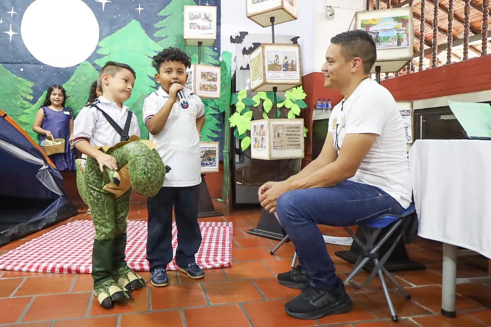 "GiroLeo": El nuevo capítulo de Girón en la promoción de la lectura imagen de la publicación