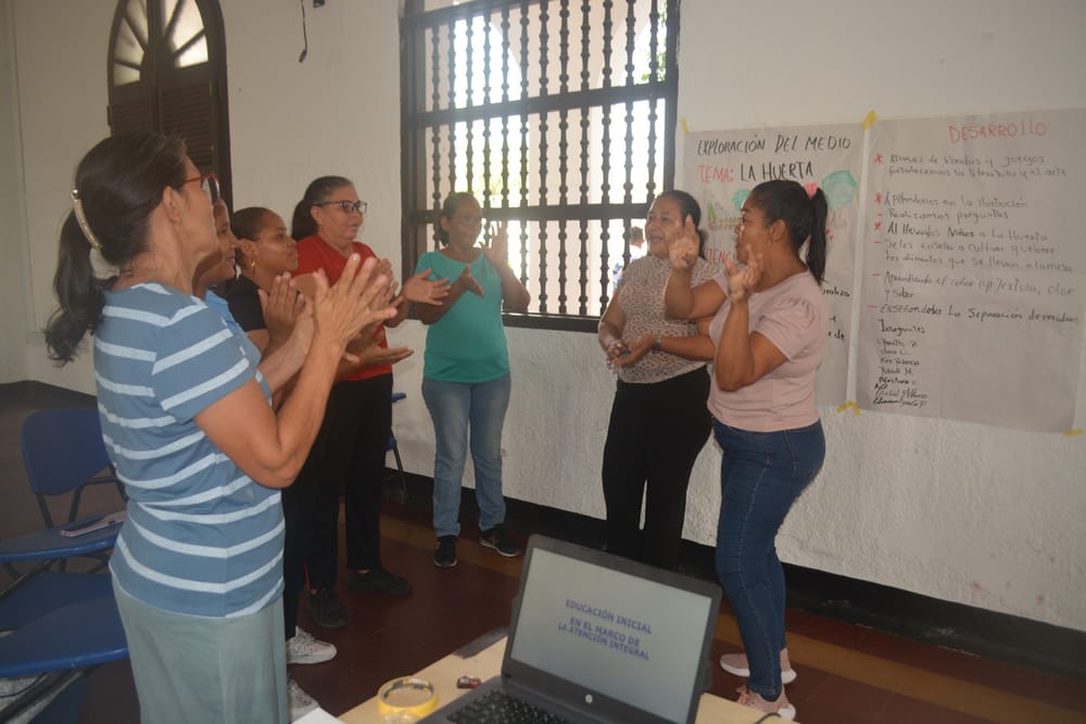 Gobierno Petro y madres comunitarias firman pacto por pagos estables imagen de la publicación