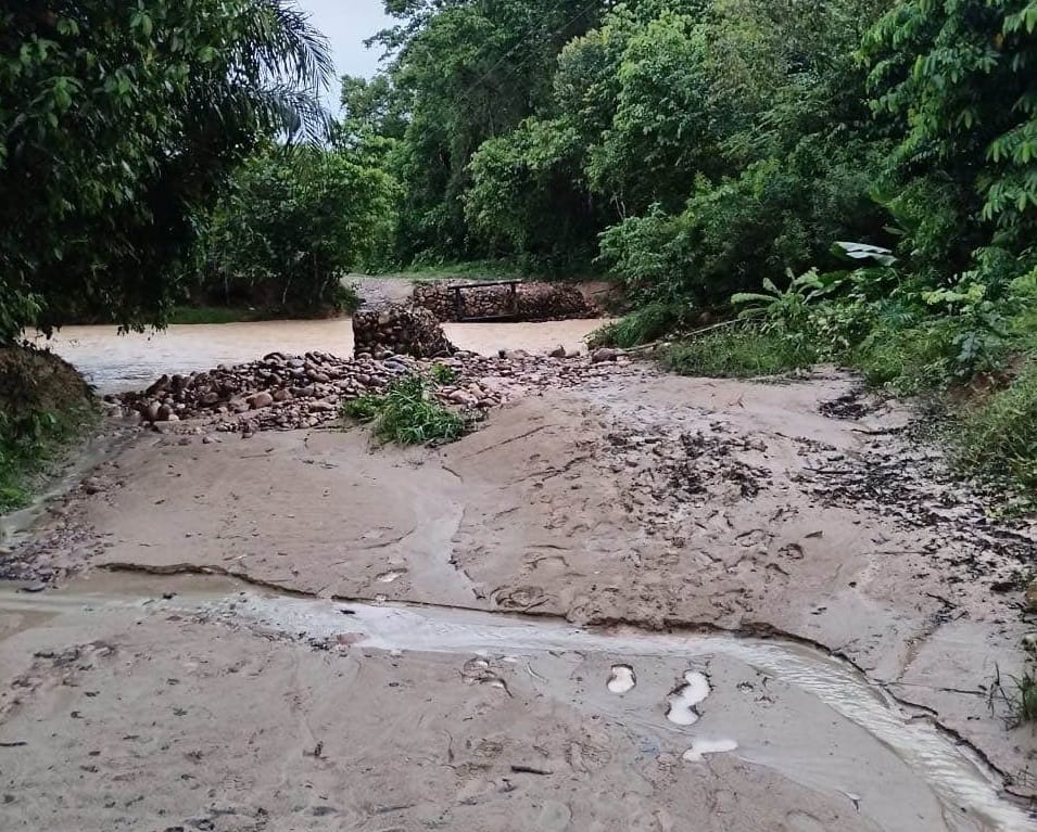 Más de mil afectados por derrumbe de puente en El Peñón (S) imagen de la publicación