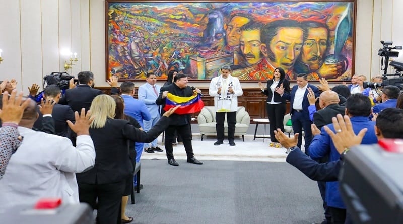 VIDEO. Nicolás Maduro pide perdón en ritual religioso ¿gesto sincero o estrategia política? imagen de la publicación