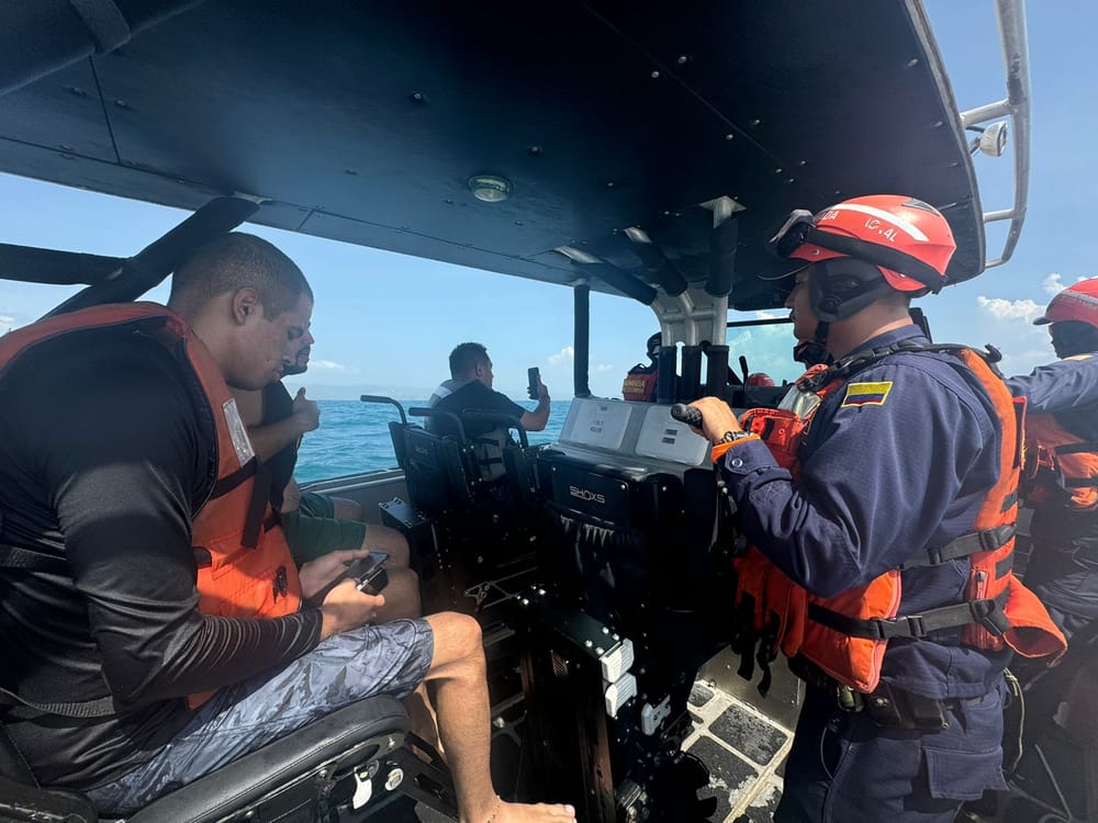 Cuatro náufragos fueron rescatados cerca de Puerto Velero imagen de la publicación