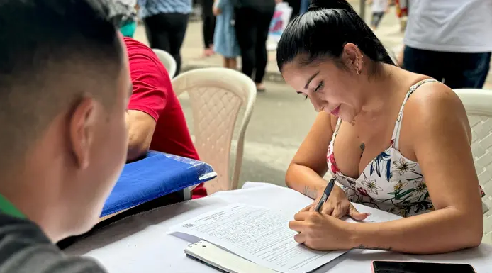 La Casa de Justicia Móvil lleva soluciones legales a los barrios de Floridablanca imagen de la publicación
