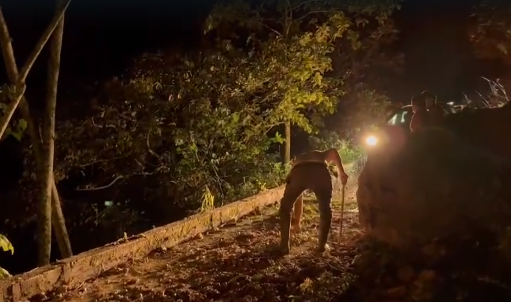 VIDEO. Emergencia en Guadalupe: Caída de rocas interrumpe vía hacia Oiba imagen de la publicación