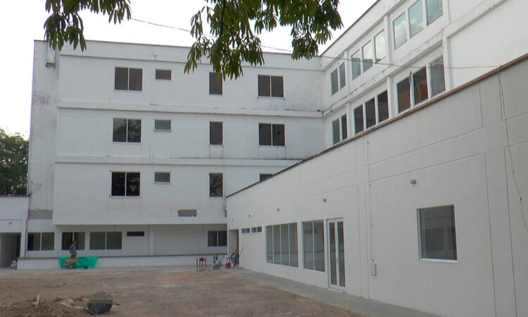 Protesta en el Hospital del Magdalena Medio: Trabajadoras exigen pago de sueldos atrasados imagen de la publicación