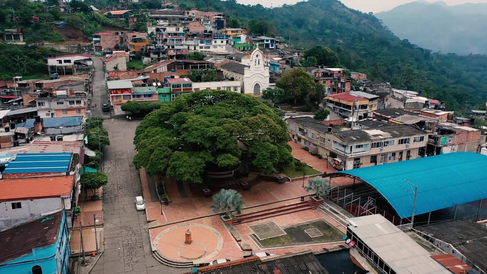 Denuncian prácticas irregulares en minas de Landázuri imagen de la publicación