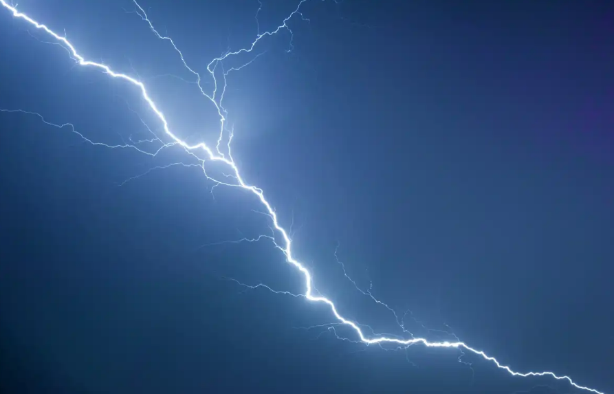 VIDEO. Rayo asustó a residentes de Piedecuesta durante tormenta imagen de la publicación