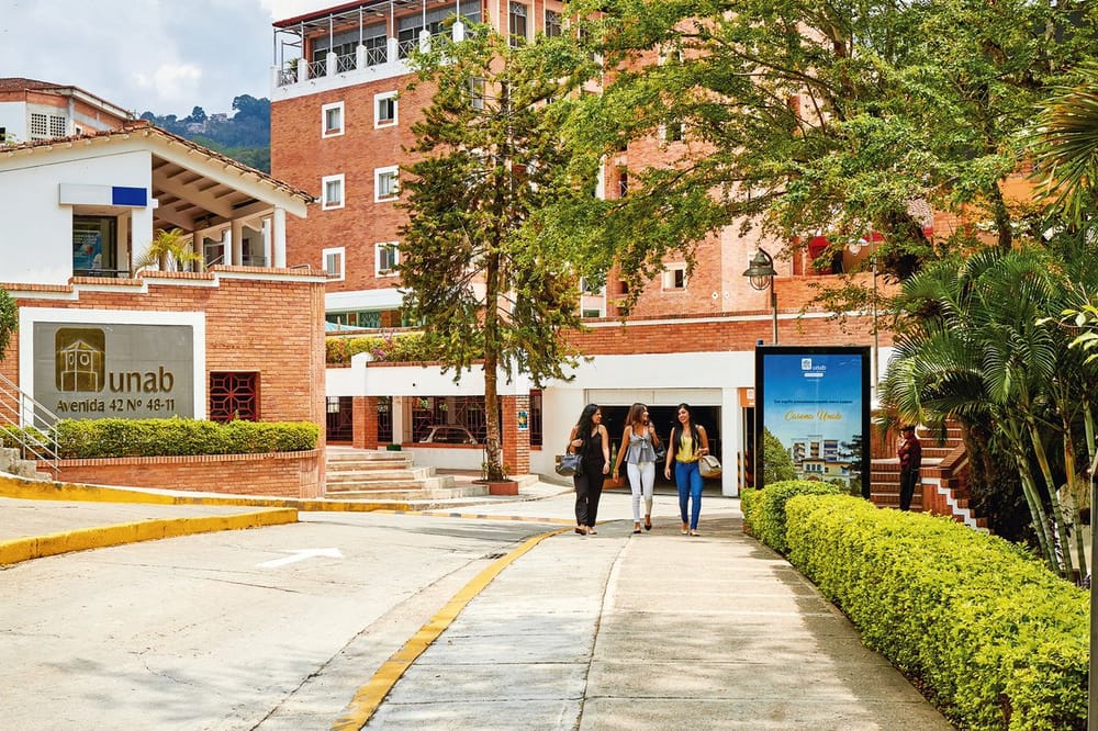 Fundación Falcao y UNAB transforman vidas con becas universitarias virtuales imagen de la publicación