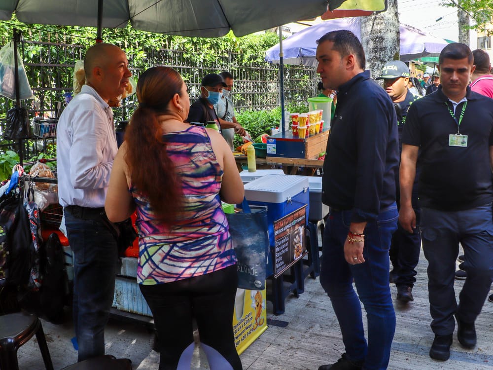 Reubicación de vendedores ambulantes alivia el tránsito en inmediaciones de la Foscal imagen de la publicación