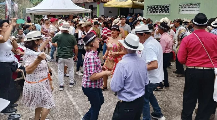 Este domingo habrá carranga y comida campesina en Casiano Bajo imagen de la publicación