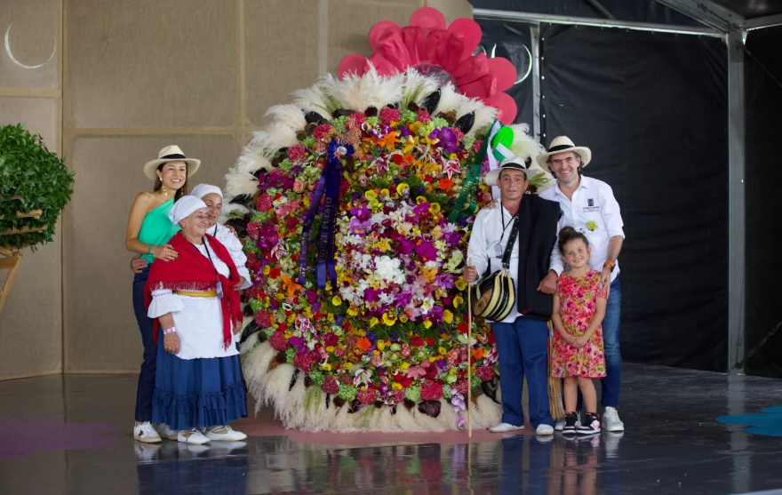 Juan Ernesto Ortiz Grajales se llevó el premio mayor del desfile de silleteros en la Feria de las Flores imagen de la publicación