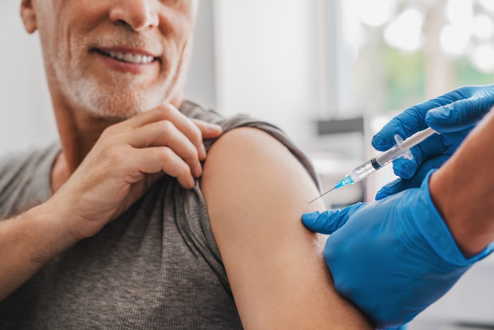 En 2037 la salud de los mayores en Colombia dependerá de las vacunas imagen de la publicación