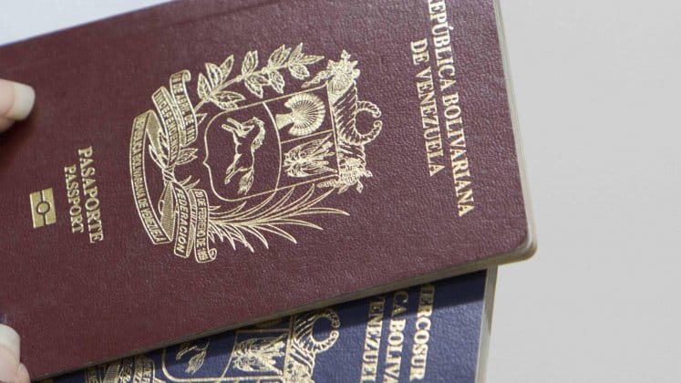 Anulan pasaportes a periodistas y activistas en Venezuela imagen de la publicación