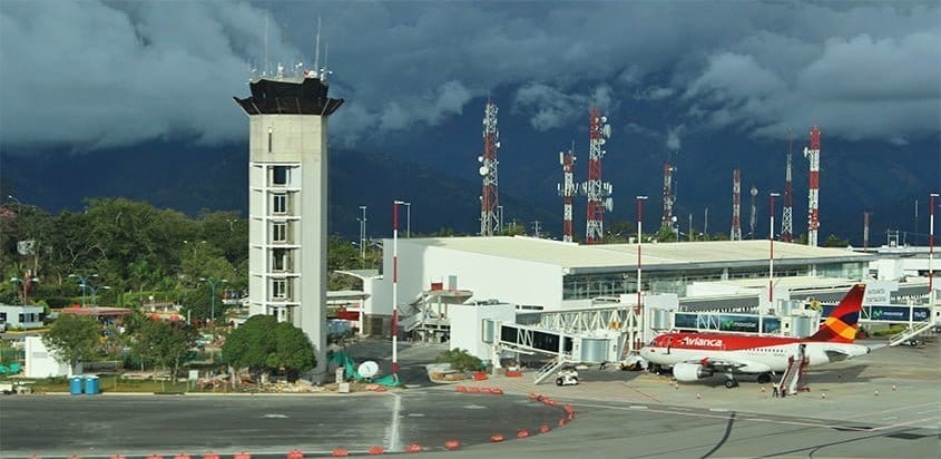 Bloqueos en vía Girón provocan cierre del Aeropuerto Internacional Palonegro imagen de la publicación