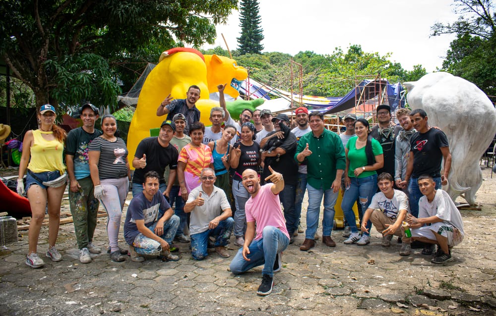 El trabajo detrás de las carrozas en la Feria Bonita de Colombia imagen de la publicación