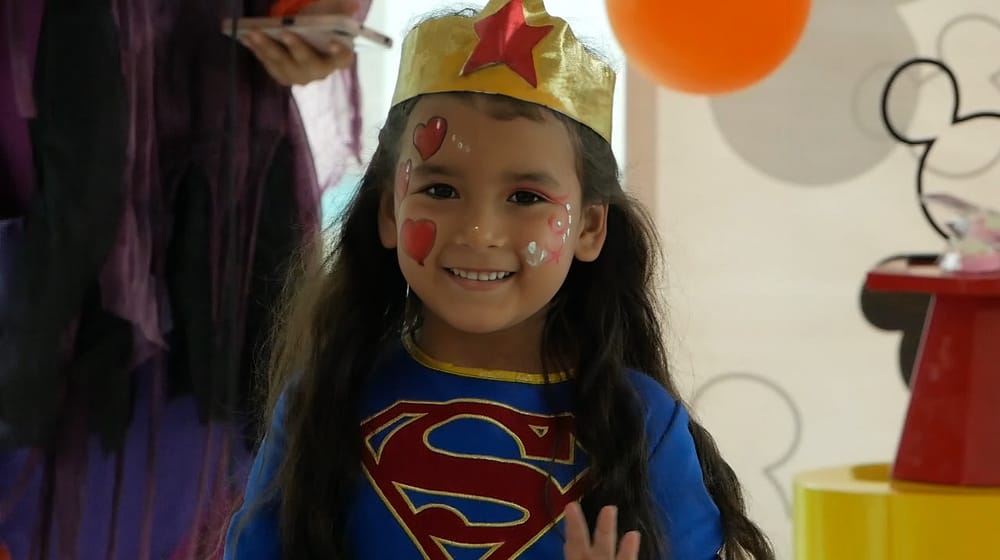 Gran donatón de disfraces para niños en tratamiento médico imagen de la publicación