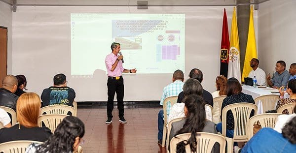 Docentes del Valle del Cauca reciben becas para posgrados y mejoran calidad educativa imagen de la publicación