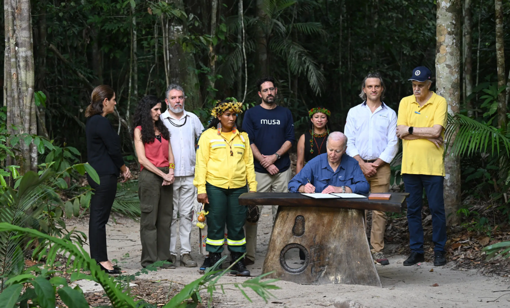 "La revolución energética es irreversible", afirmó Biden durante su visita a la Amazonía imagen de la publicación